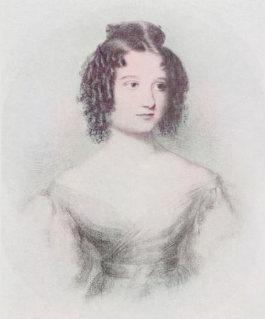 Ada Lovelace, hija de Lord Byron, es conocida por sus trabajos con la computadora mecánica de uso general de Charles Babbage, llamada máquina analítica. Ella fue la primera en ver su aplicación más allá del puro cálculo y publicó lo que hoy se conoce como el primer algoritmo para ser procesado por una máquina, así que es considerada la primera programadora de ordenadores.