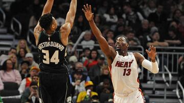 Susto de Antetokounmpo y los Magic aprietan por los playoffs