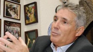 Santillana: 'Benzema precisa un t¨¦cnico que conf¨ªe en ¨¦l'
