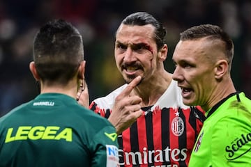 El chileno Gary Medel y el sueco Zlatan Ibrahimovic protagonizaron un fuerte choque durante el partido entre el AC Milan y el Bolonia. Los dos jugadores quedaron tendidos en el césped, sangrando. Necesitaron de asistencia médica para poder incorporarse.
