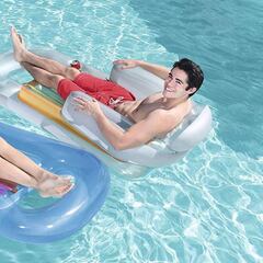 Asiento con respaldo y reposabrazos: tenemos la colchoneta ideal para disfrutar del verano