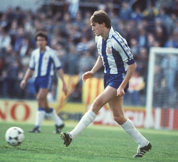 Defendió los colores del Espanyol desde 1983 a 1988. Jugó con el Real Madrid la temporada 95/96.