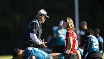 JACKSONVILLE, FLORIDA - JULY 25: Head coach Doug Pederson of the Jacksonville Jaguars talks to Trevor Lawrence #16 during Training camp at Episcopal High School on July 25, 2022 in Jacksonville, Florida.   James Gilbert/Getty Images/AFP
== FOR NEWSPAPERS, INTERNET, TELCOS & TELEVISION USE ONLY ==