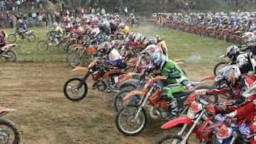 <b>DE CIEN EN CIEN. </b>La salida en el Memorial Toni Soler resulta espectacular con más de 1.100 pilotos.