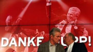 Heynckes y Hoeness, durante la rueda de prensa en la que el t&eacute;cnico anunci&oacute; su adi&oacute;s&quot;.