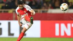 Monaco&#039;s Colombian forward Radamel Falcao shoots the ball to score a goal during the French L1 football match Monaco (ASM) vs Dijon (DFCO) on April 15, 2017 at the Louis II Stadium in Monaco. / AFP PHOTO / VALERY HACHE