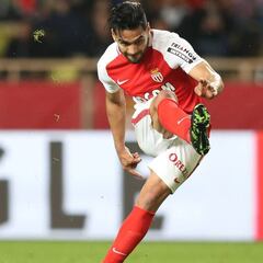 ¿Es Falcao o es Pirlo? Dos faltas perfectas del '9' para remontar