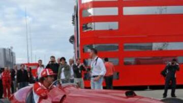 <b>VUELTA AL PASADO. </b>Alonso a los mandos del Ferrari 375 F1.