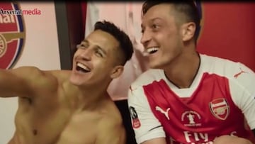 Arsenal mostró el festejo de Alexis y Özil en el camarín