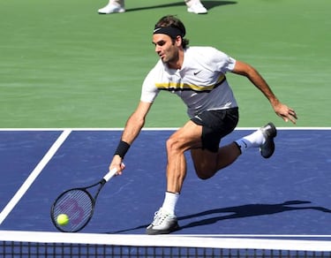 Federer cruises at Indian Wells, Thiem retires hurt