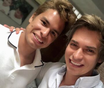 Hace dos a?os, el cantante venezolano se reconcili¨® con Jos¨¦ Daniel Arell¨¢n, que ya ha superado la treintena. "Despu¨¦s de tantos malentendidos por ambas partes, Jos¨¦ Daniel y yo tenemos la relaci¨®n padre e hijo que debi¨® haber sido siempre. Te pido perd¨®n por mis errores y de ahora en adelante vamos a recuperar el tiempo perdido. Te quiero, hijo", escribi¨® en Instagram el a?o pasado. Naci¨® fruto de una relaci¨®n adolescente del artista, pues ¨¦l era un chico de 15 a?os que viv¨ªa en Caracas y la madre, Nallera, ten¨ªa 13, 14 cuando dio a luz.