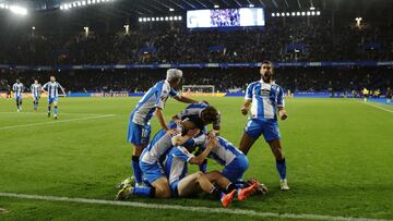Los jugadores del Deportivo celebran uno de los cinco goles que le marcaron al Castellón.