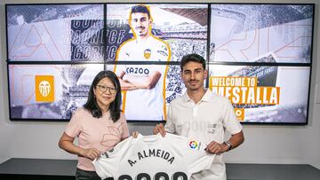 Oficial: André Almeida ya es del Valencia hasta 2028