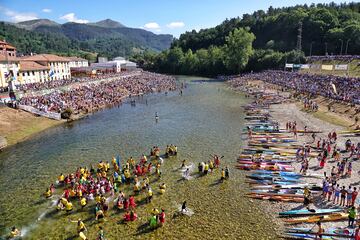 La fiesta de 'Les Piragües' ha cumplido hoy su 85ª edición. Declarada fiesta de Interés Turístico Internacional la comarca asturiana acoge cada año a miles de aficionados a la piragua. 