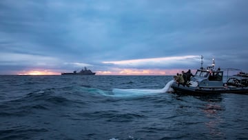Sailors assigned to Explosive Ordnance Disposal Group 2 recover a suspected Chinese high-altitude surveillance balloon that was downed by the United States over the weekend over U.S. territorial waters off the coast of Myrtle Beach, South Carolina, U.S., February 5, 2023. U.S. Fleet Forces/U.S. Navy photo/Handout via REUTERS