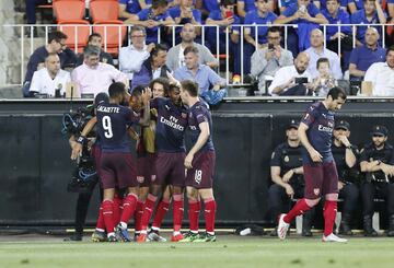 2-3. Pierre-Emerick Aubameyang celebr¨® el tercer gol.