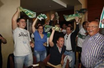 Fiesta del equipo en el hotel de concentracin.