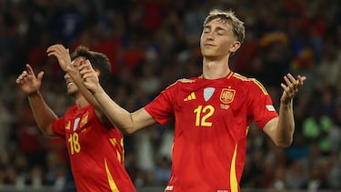 Spain's defender #12 Dean Huijsen (R) reacts after his goal was disallowed for offside next to Spain's midfielder #18 Martin Zubimendi during the UEFA Nations League semi-final football match between Spain and France in Stuttgart, southwestern Germany, on June 5, 2025. (Photo by FRANCK FIFE / AFP)