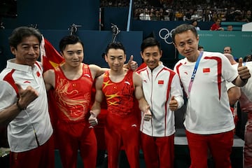  La gimnasia baña en medallas a China. Aún más. Los gimnastas Yang Liu y Jingyuan Zou acaban de ganar el oro y la plata en las anillas. El bronce ha sido para Elfetherios Petrounias, del equipo griego. 