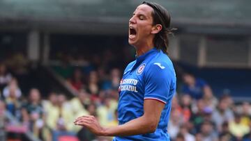 Igor Lichnovsky jugando para el Cruz Azul.