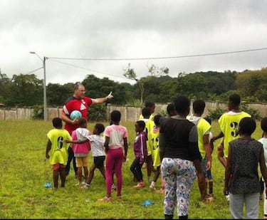 Dos técnicos españoles llevan cinco años esperando que la Federación de Guinea les pague