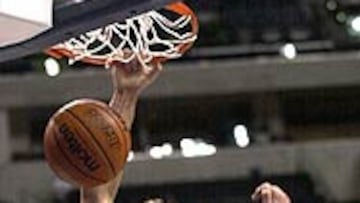 <b>IRREGULAR.</B> Gasol brilló poco esta vez y no pudo decidir al final.