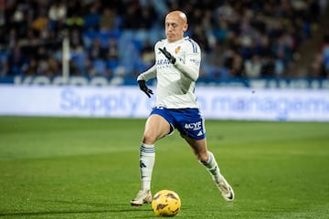 Extremo izquierdo | Espa?a, 23 a?os | Valor de mercado: 3 millones de euros | Mollejo es el primero de una larga lista de futbolistas con un valor de mercado de 3 millones de euros, en ella est¨¢n: Brian Oliv¨¢n del Espanyol, Francho Serrano del Zaragoza, Keidi Bare del Espanyol, Iv¨¢n Az¨®n del Zaragoza, Roberto L¨®pez del Tenerife, Nicol¨¢s Castro del Elche, Borja Bast¨®n del Oviedo, Carlos Mart¨ªn del Mirand¨¦s y ?lvaro Aguado del Espanyol.