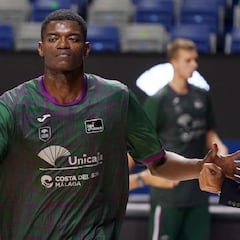 El Unicaja renueva hasta 2026 a Yannick Nzosa