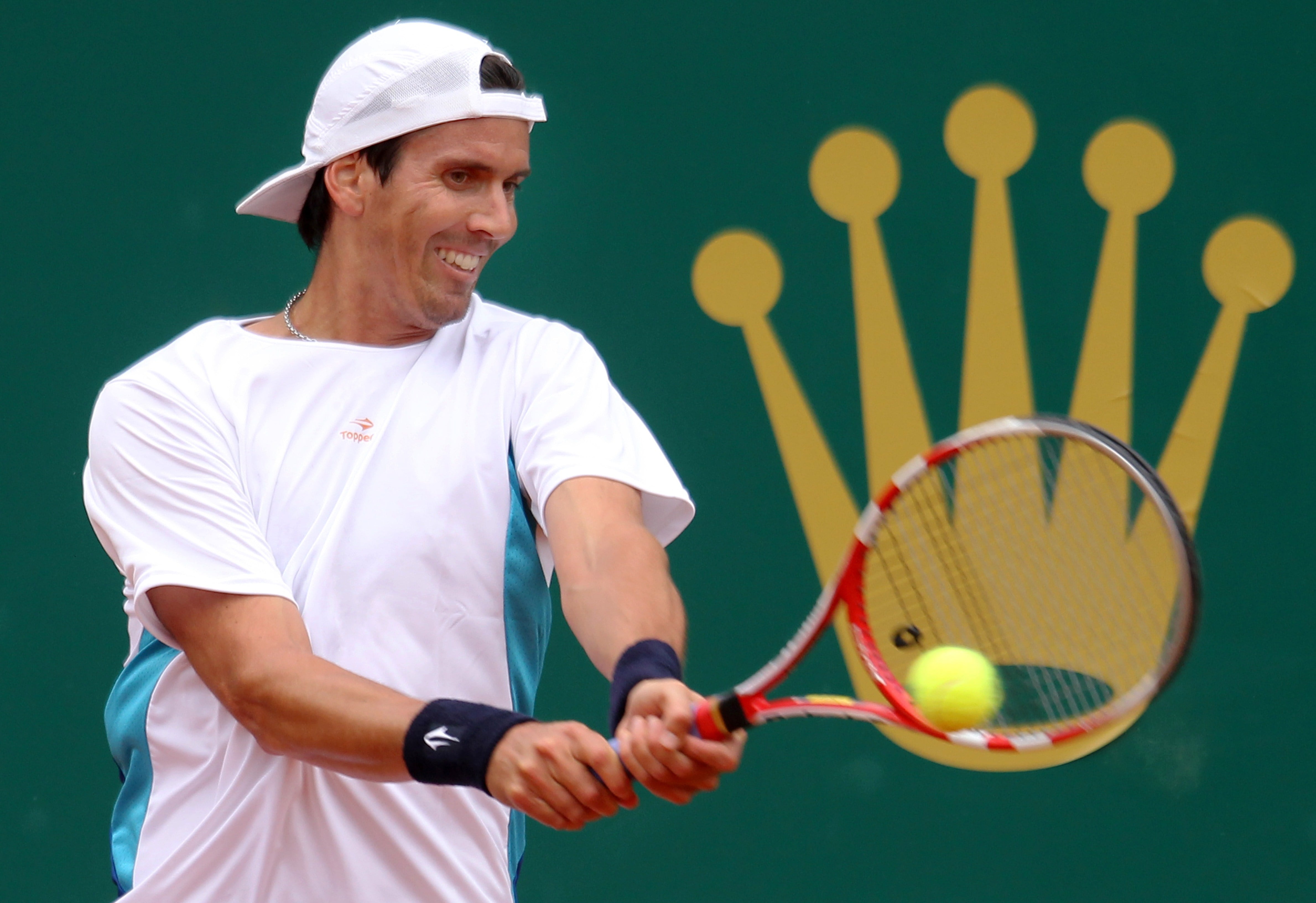 Argentinian Juan Ignacio Chela hits a return to Ukraine's Alexandr Dolgopolov during the Monte-Carlo ATP Masters Series Tournament tennis match, on April 16, 2012 in Monaco. AFP PHOTO/ VALERY HACHE