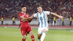 Soccer Football - International Friendly - Indonesia v Argentina - Gelora Bung Karno Stadium, Jakarta, Indonesia - June 19, 2023 Indonesia's Marselino Ferdinan in action with Argentina's Giovani Lo Celso REUTERS/Ajeng Dinar Ulfiana