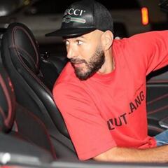 Benzema enseña la 'tableta' a sus haters