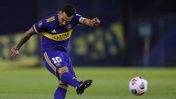 BUENOS AIRES, ARGENTINA - APRIL 27: Carlos Tevez of Boca Juniors takes a shot during a match between Boca Juniors and Santos as part of Group C of Copa CONMEBOL Libertadores 2021 at Estadio Alberto J. Armando on April 27, 2021 in Buenos Aires, Argentina. (Photo by Juan Ignacio Roncoroni - Pool/Getty Images)