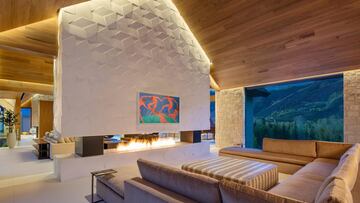 La casa tiene 1900 metros cuadrados y tiene un coste de compra de 72 millones de d¨®lares. Claro que tambi¨¦n se puede alquilar, como hicieron Kylie y Kendall Jenner, por un precio cercano al medio mill¨®n mensual.