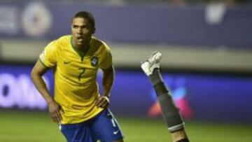 Douglas Costa, durante el partido ante Per&uacute;.