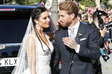 Pilar Rubio y Sergio Ramos saliendo como marido y mujer de la catedral de Sevilla.