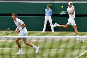 Los colombianos Robert Farah y Juan Sebastián Cabal se coronaron campeones de Wimbledon tras vencer a Mahut y Vasselin por 6-7, 7-6, 7-6, 6-7 y 6-3.