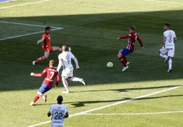 Fernando Torres marca el 2-0.