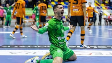 Quique Hernando celebra un gol.