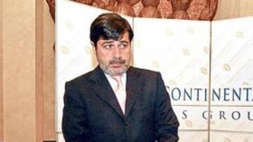 <b>MANTIENE LA OFERTA. </b>El empresario Carlos González al término de una rueda de prensa.