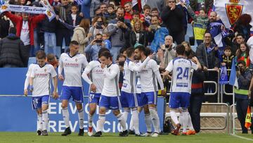 Los jugadores del Zaragoza celebran el primer gol en la victoria contra el Lorca.