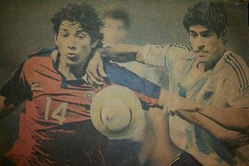 Matías Fernández y Julio Barroso enfrentándose en el Sudamericano Sub 20 del 2005.