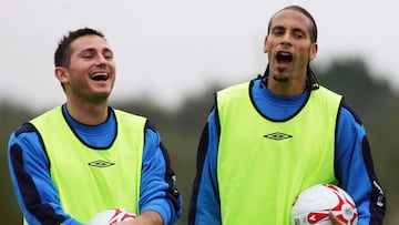 Rio Ferdinand (a la derecha), con Lampard, en 2005.