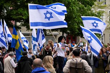 Durante la tarde del jueves también se produjo una concentración de signo completamente opuesto en apoyo a Israel. La manifestación reunió a un grupo, no tan numeroso como la manifestación pro Palestina, equipadas con banderas de Suecia y de Israel. 