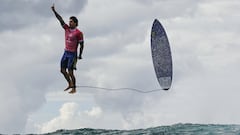 Who is Gabriel Medina, the surfer in the viral photo in the 2024 Olympics in Paris