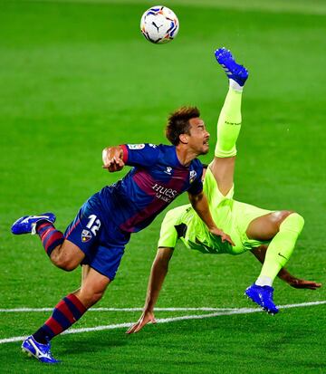 Shinji Okazaki y Felipe Monteiro