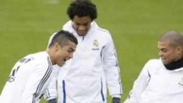 <b>VENDAJE. </b>Cristiano se entrenó ayer con unas tiras de kinesiotape.