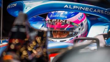 Fernando Alonso dentro del Alpine durante la primera sesión de Libres en el GP de Bélgica de F1.