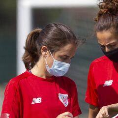 Ainhoa Tirapu, primer día como entrenadora de porteras tras colgar los guantes