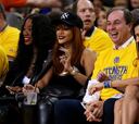 El dueño de los Warriors cambió de sitio para alejarse de Rihanna