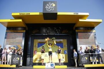 Christopher Froome sigue con el maillot amarillo.